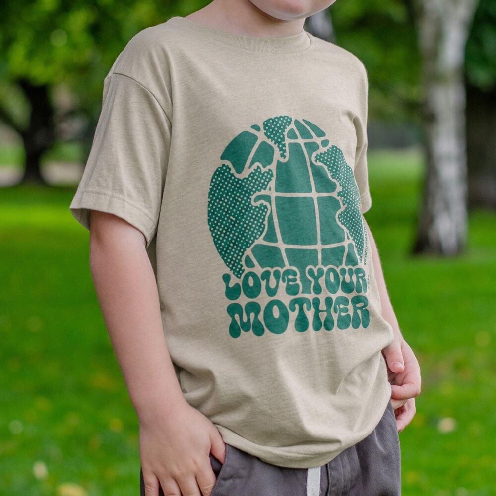 NEW Rivet Apparel Love Your Mother Graphic T-Shirt Size 10-12 Medium